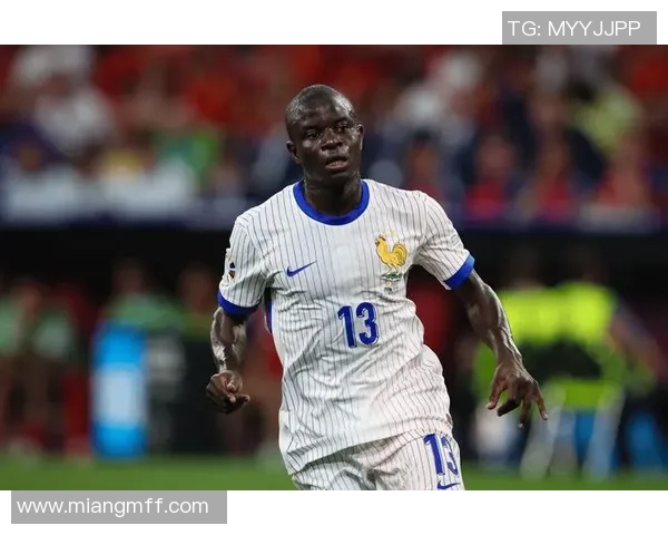 顶级足球明星齐聚盛典展现风采与魅力引发全球关注与热议